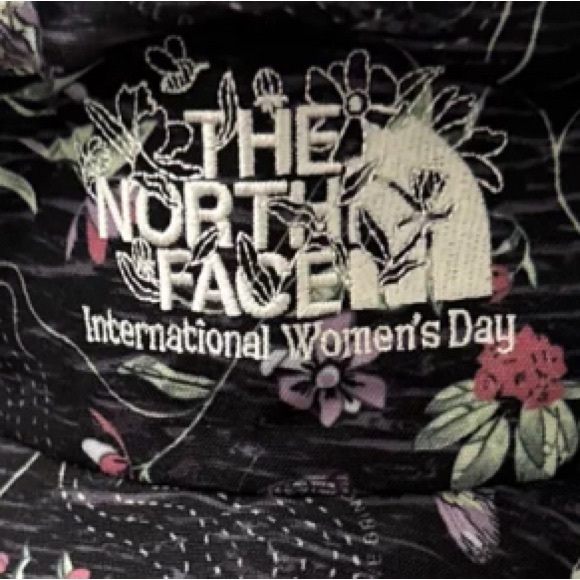 NWT The North Face International Women’s Day Recycled Brimmer Hat - Picture 2 of 4